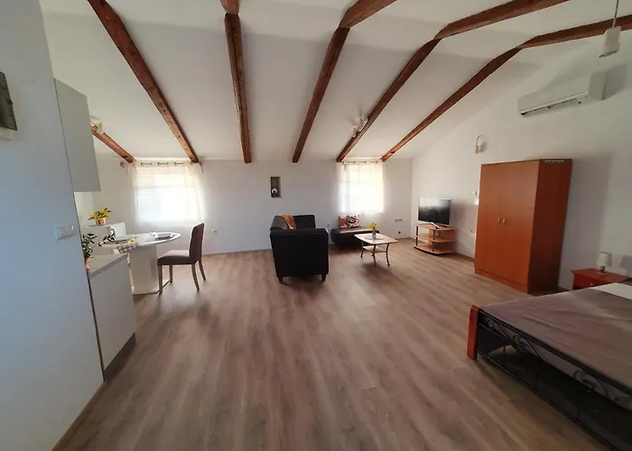Private Accommodation Kanegra